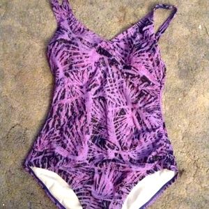 One piece Speedo bathing suit ladies/Junior size 8 multiple colors design